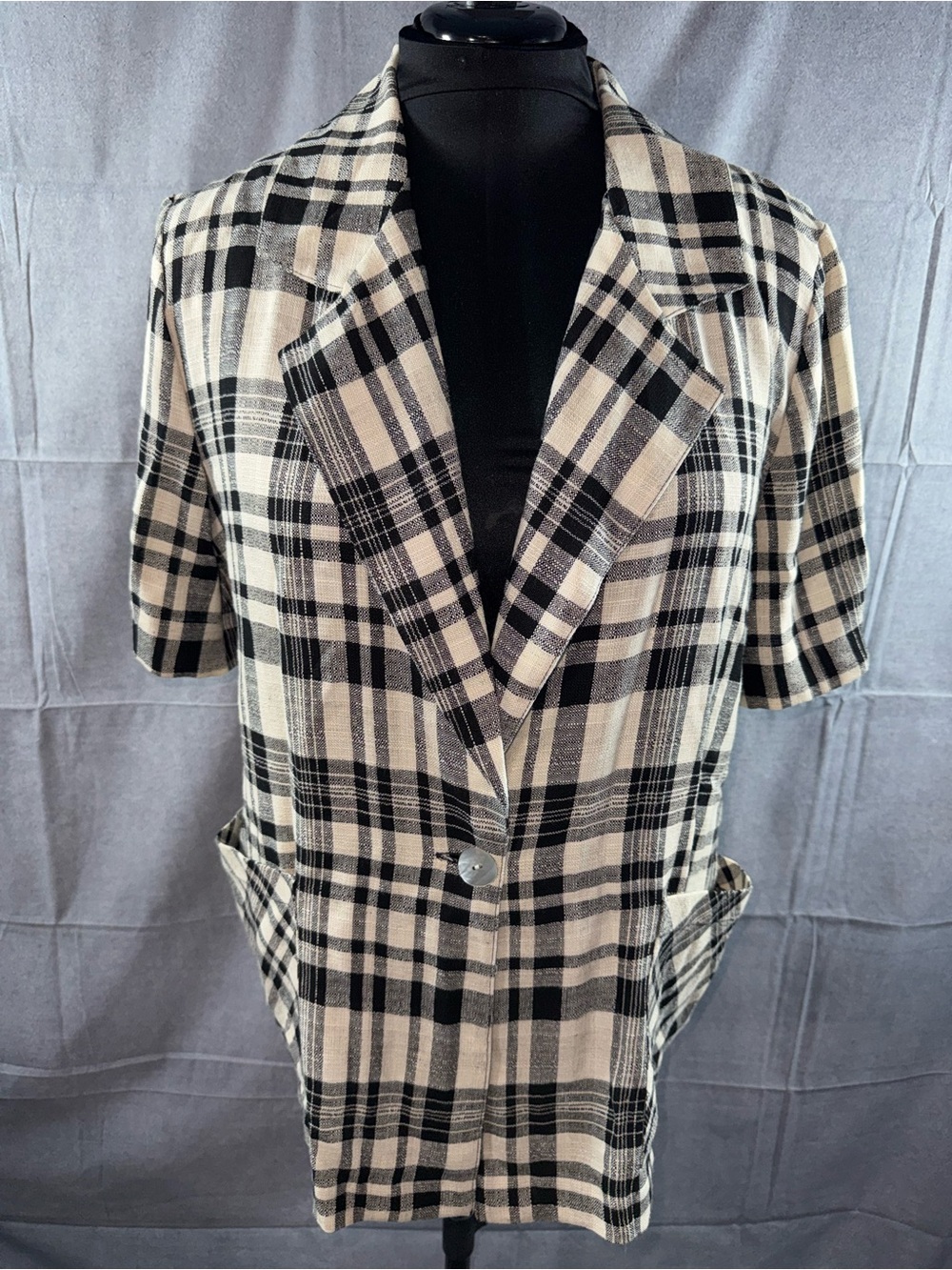 2797-Two Twenty Vintage Black and Cream Plaid Short-Sleeve Blazer